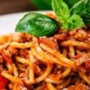 Syrische pasta met tomatensaus